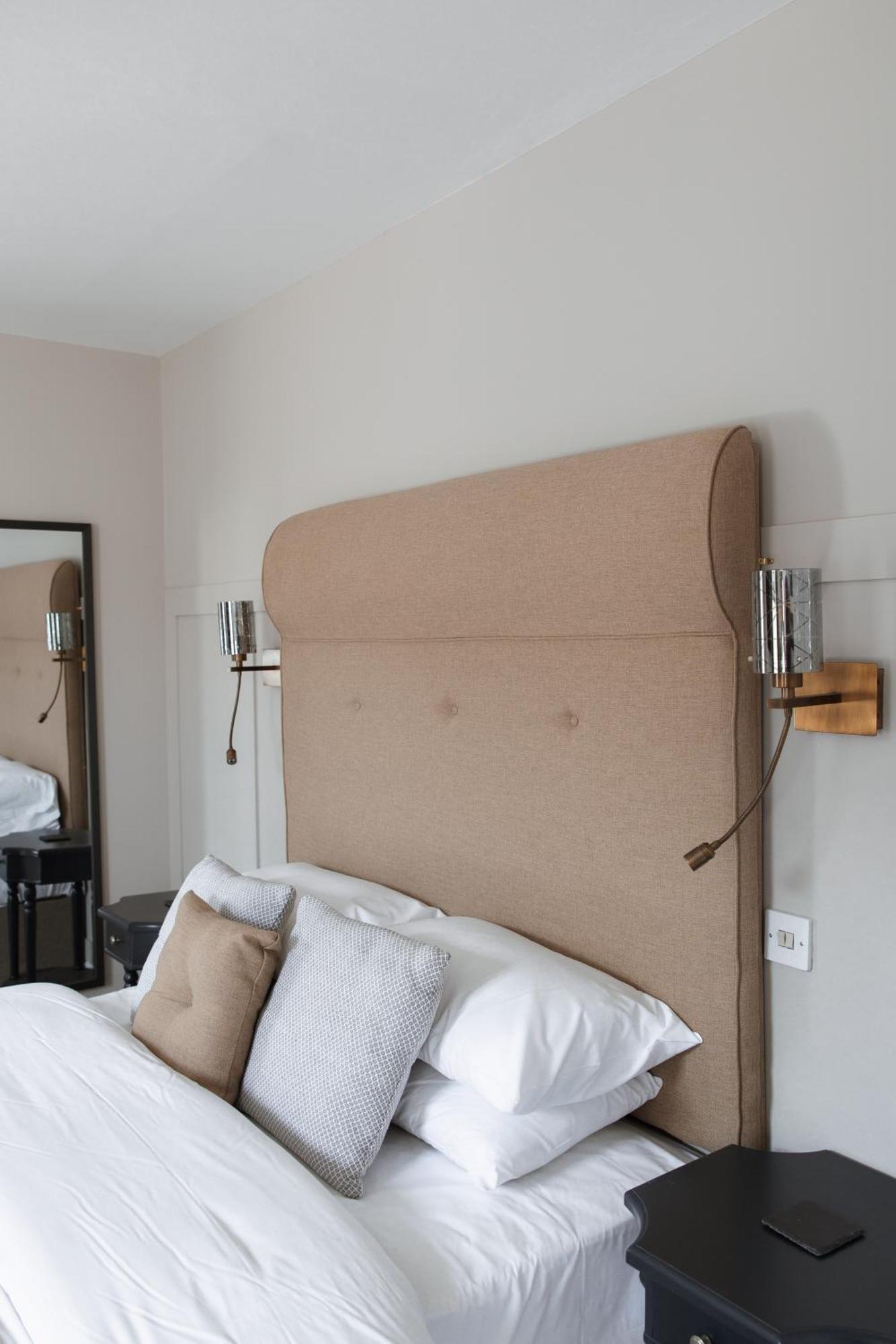 The Raven Hotel At Much Wenlock By Purestay Экстерьер фото