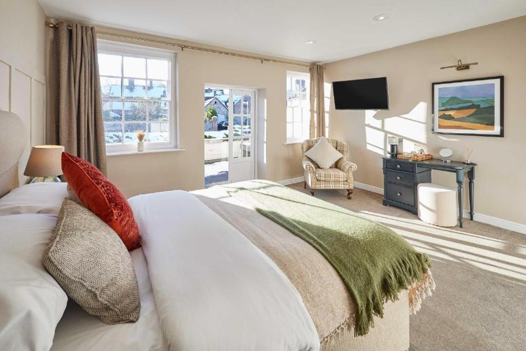 The Raven Hotel At Much Wenlock By Purestay Экстерьер фото